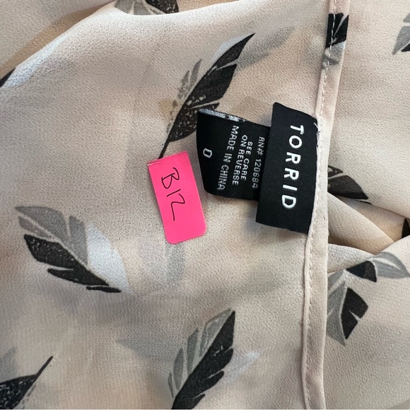Torrid Cream and Black Feather Print Top - Picture 2 of 2